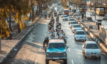 موتورسواران فارس به مناسبت دهه مبارک فجر در خیابان های شیراز رژه رفتند