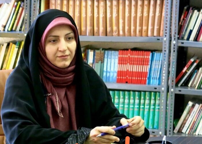 تا رسیدن به خلق آثار شاخص ادبی راه زیادی پیشِ رو داریم
