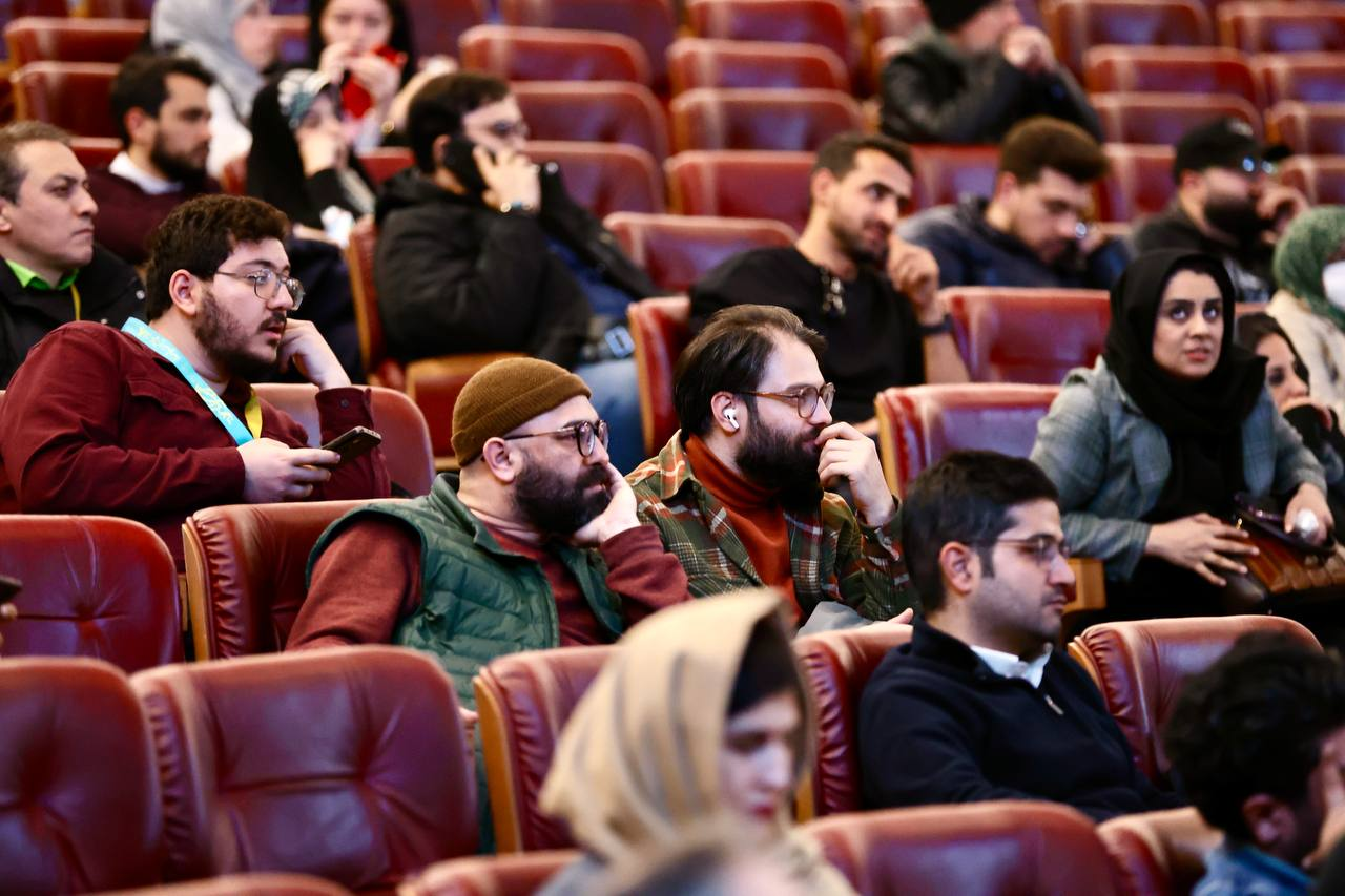 حاشیههای ششمین روز جشنواره فیلم فجر/ از قدردانی مداح مشهور تا شکستن دندان