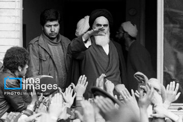 In photo: Imam Khomeini meeting with people