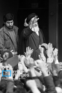 In photo: Imam Khomeini meeting with people