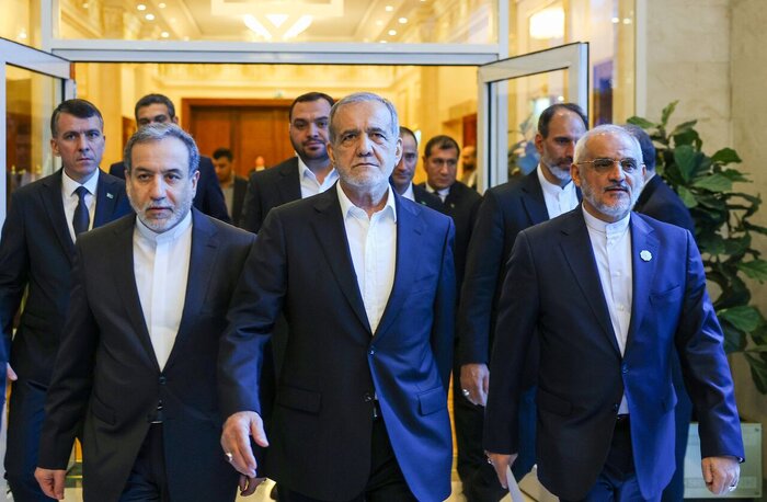 مخالفان پزشکیان متوجه مشکلات کشور نیستند/ رهبری تنها حامی دولت است