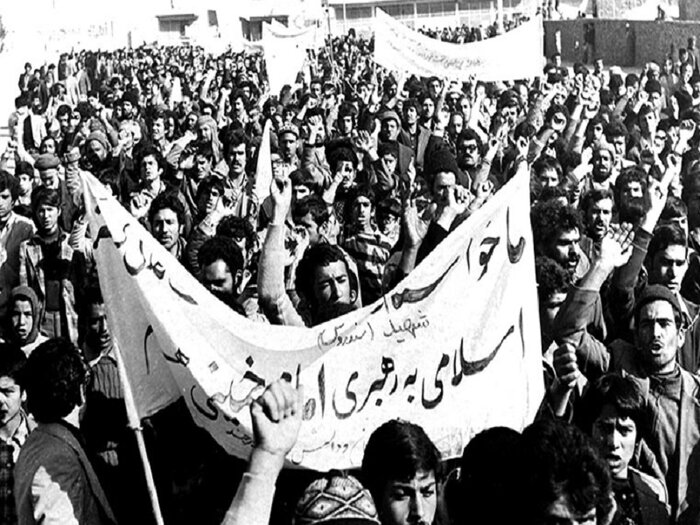 قلمهای بیدار و قدمهای ماندگار در مسیر انقلاب اسلامی