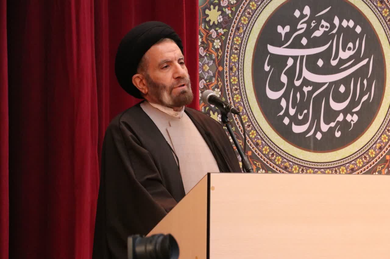 نماینده ولی فقیه: لرستان از پیشرفت نامتوازن رنج می‌برد - ایرنا