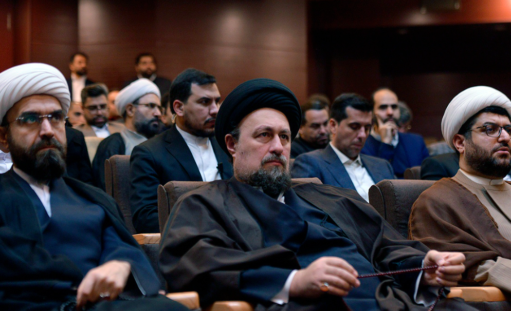 نشست صمیمی یاران وفادار امام با سید حسن خمینی