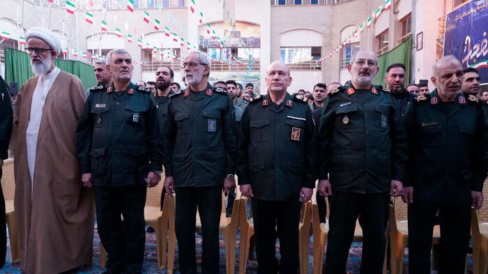 سرلشکر صفوی: با شناسایی فتنهها باید از امنیت ایران پاسداری کرد