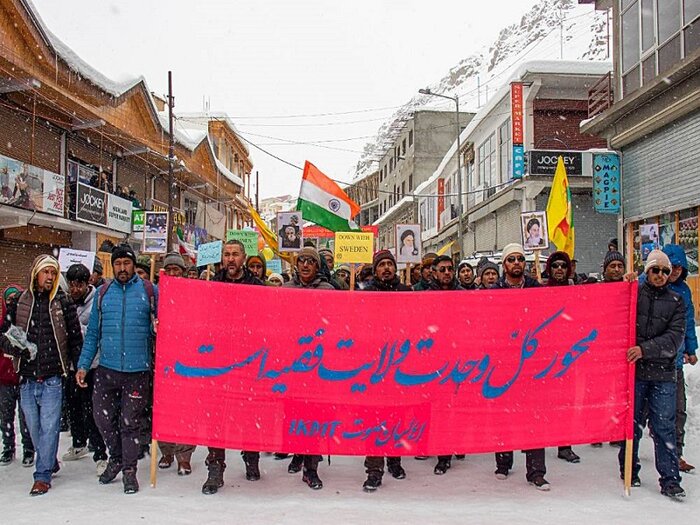 گزارشی از گرمای انقلاب در هیمالیا و سقف جهان