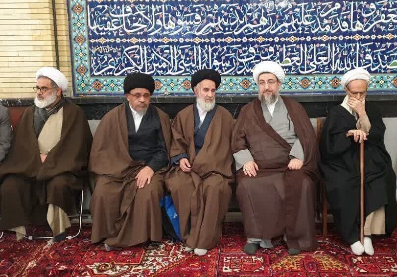 تنها راه برون رفت از مشکلات کشور توجه به ظرفیت های داخلی است تنها راه برون رفت از مشکلات کشور توجه به ظرفیت های داخلی است