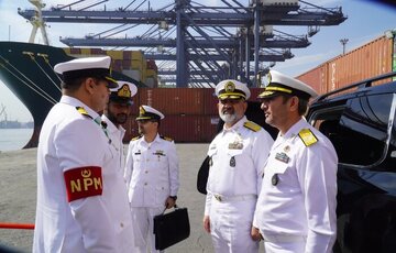 Pakistan’s Navy chief visits Iran’s Jamaran warship