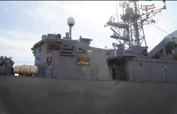 Pakistan’s Navy chief visits Iran’s Jamaran warship