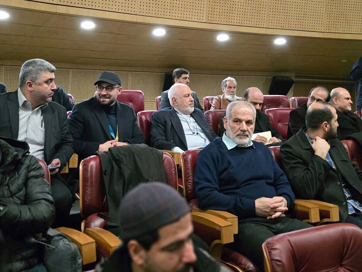 ظریف: امروز به جای التماس، موشک میسازیم ظریف: امروز به جای التماس، موشک میسازیم