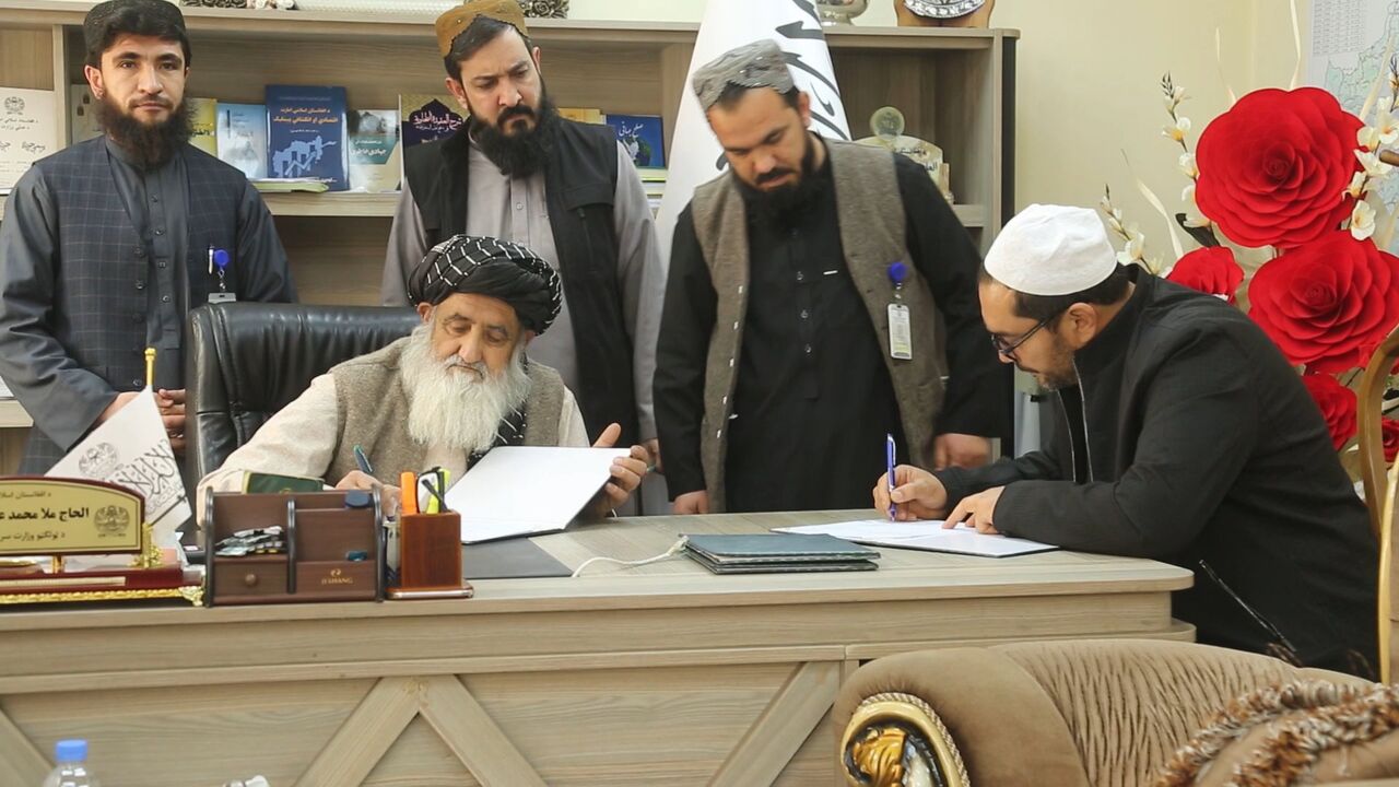 قرارداد ساخت سرک ۵۰ کیلومتر میدان وردک-لوگر  امضا شد