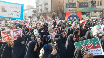 مردم کاشان در راهپیمایی ۲۲ بهمن حمایت خود را از نظام اسلامی اعلام کردند