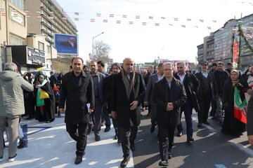 وزیر تعاون در جشن پیروزی انقلاب حاضر شد