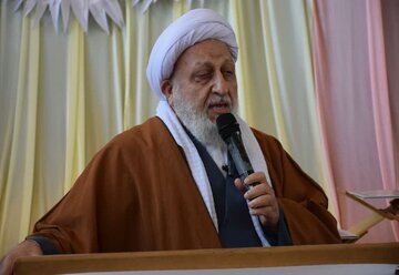 مسئولان به فکر بهبود معیشت مردم باشند