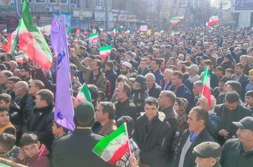 جشن باشکوه ۴۶ سالگی انقلاب در پارس‌آباد/ ذخایر انقلاب تمام قد پای انقلاب ایستاده‌اند