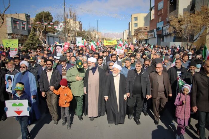 عضو مجمع تشخیص مصلحت نظام: انقلاب اسلامی، ایران را از وابستگی‌ها نجات داد