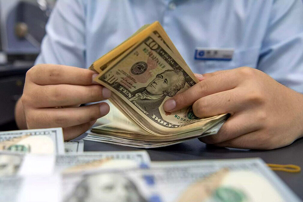 جریمه ۵۴ میلیارد ریالی برای قاچاقچی ارز در تبریز جریمه ۵۴ میلیارد ریالی برای قاچاقچی ارز در تبریز