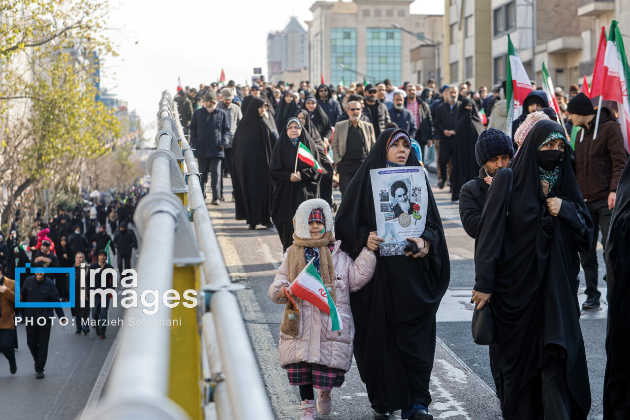 Iraner feiern den 46. Jahrestag des Sieges der Islamischen Revolution prachtvoller denn je