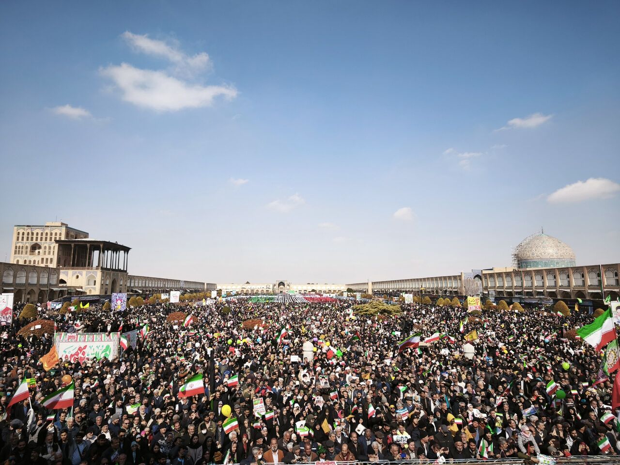 نماینده ارامنه: ایران با زبان زور، پای میز مذاکره نمی‌رود