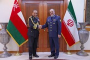 وزير الدفاع الايراني يستقبل رئيس الأركان العامة للقوات المسلحة العمانية