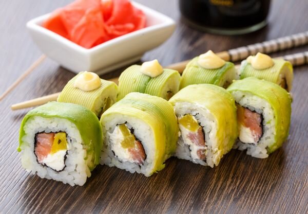 سوشی رول خانگی؛ یک تجربه متفاوت که آشپزخانه شما را به ژاپن میبرد!