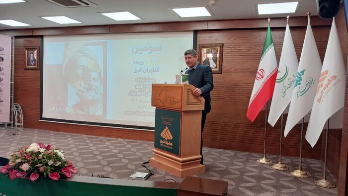 رئیس سازمان اوقاف: ما از نخبگان پشتیبانی می کنیم