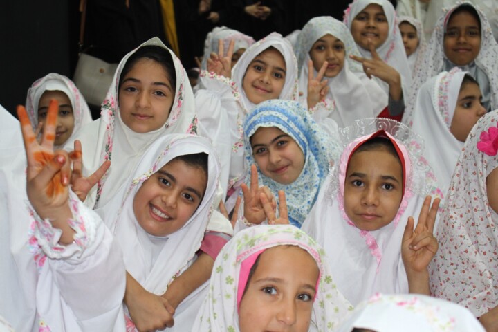 جشن تکلیف ۱۲۰۰ دانشآموز دختر شهرستان کارون برگزار شد