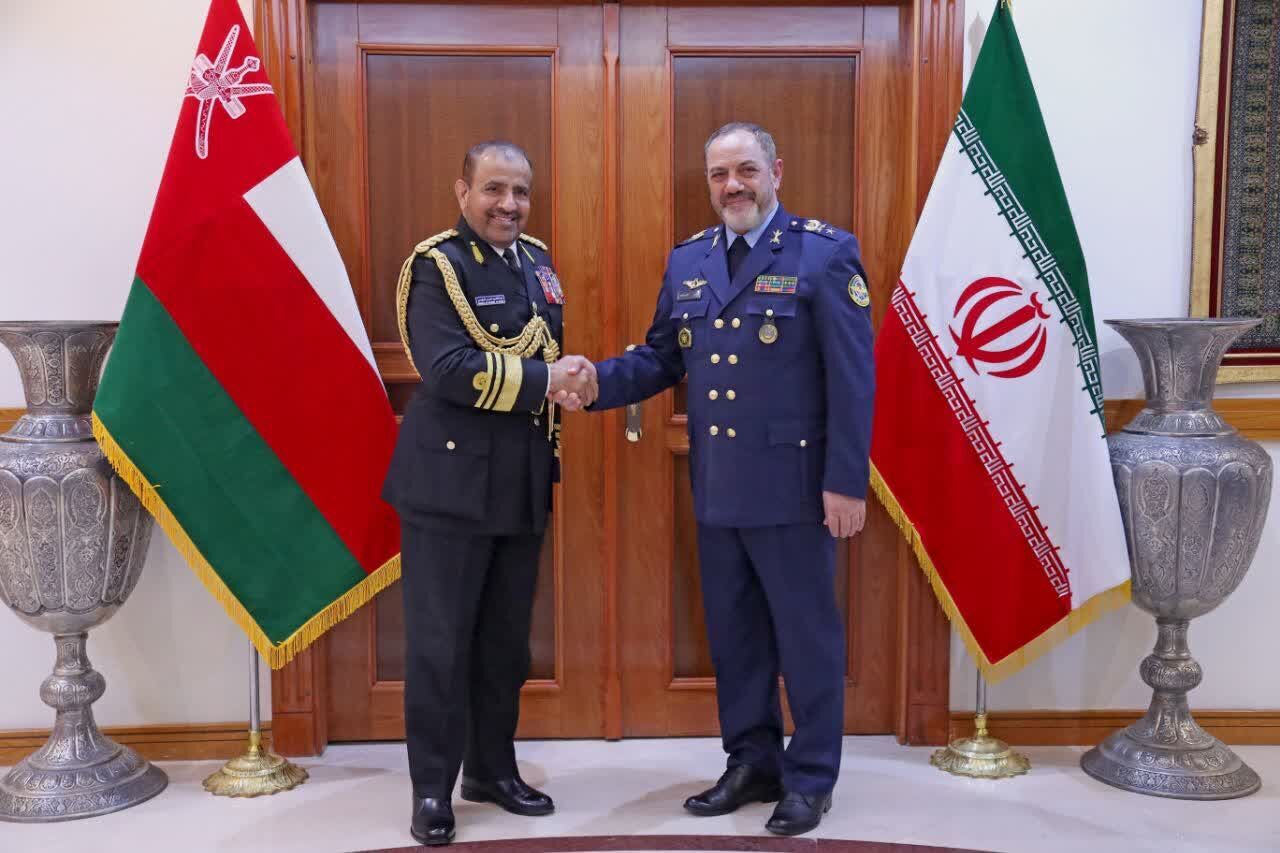 Le ministre iranien de la défense et le chef d'état-major des forces armées omanaise se sont rencontrés à Téhéran