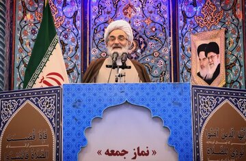 امام جمعه رشت : سردمداران غرب در چشم ملتها منفورترین هستند