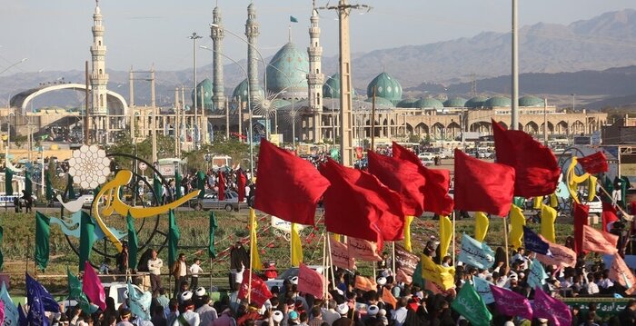 خانواده‌های قمی در روز نیمه شعبان تا جمکران شادپیمایی کردند