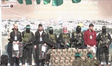 Début du sixième échange de prisonniers à Gaza : les Brigades Al-Qassam offrent de l’or à la fille d’un captif israélien