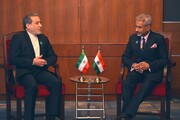 وزير الخارجية الايراني يلتقي نظیره الهندي في مسقط