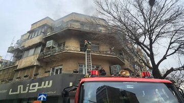 آتش‌سوزی مغازه در خیابان جمهوری تهران با ۱۵ نجات یافته