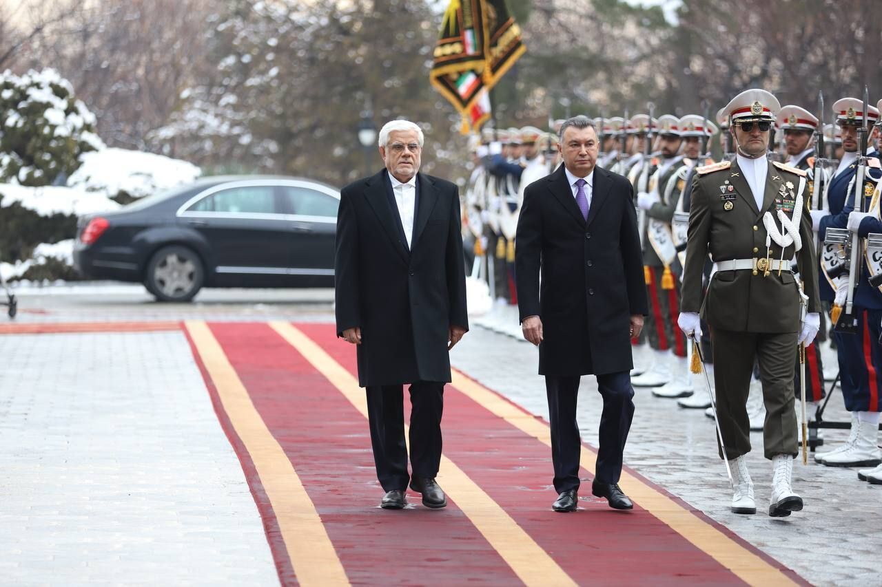 Arif Tacikistan başbakanını karşıladı