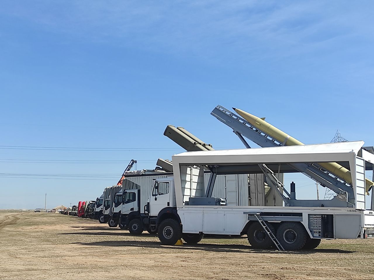 SEPAH Quru Qoşunlarının çoxlu raket, dron və artilleriya avadanlığı təqdim edilib