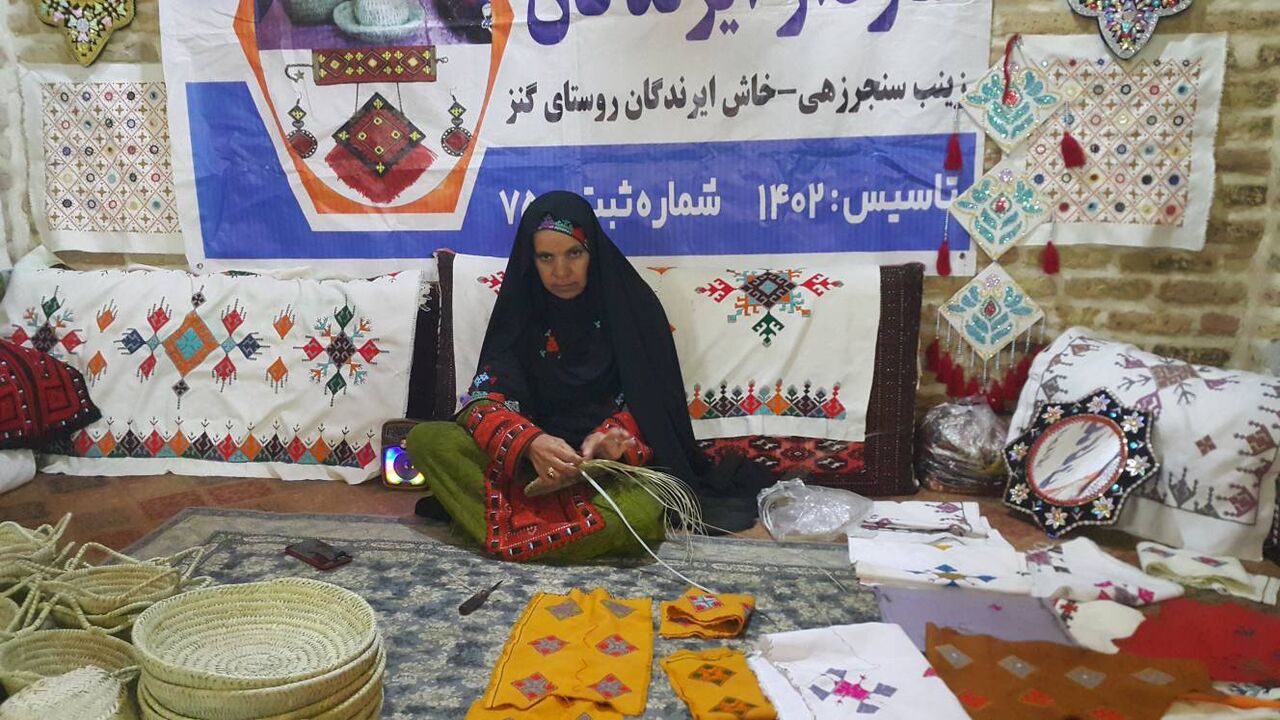 برپایی نمایشگاه صنایع دستی خراسانرضوی و سیستانوبلوچستان در تربتحیدریه + فیلم برپایی نمایشگاه صنایع دستی خراسانرضوی و سیستانوبلوچستان در تربتحیدریه + فیلم