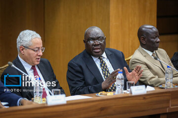 Reunión del primer vicepresidente con embajadores de países africanos