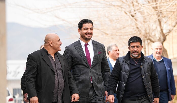 آکگل با دبیر دیدار کرد