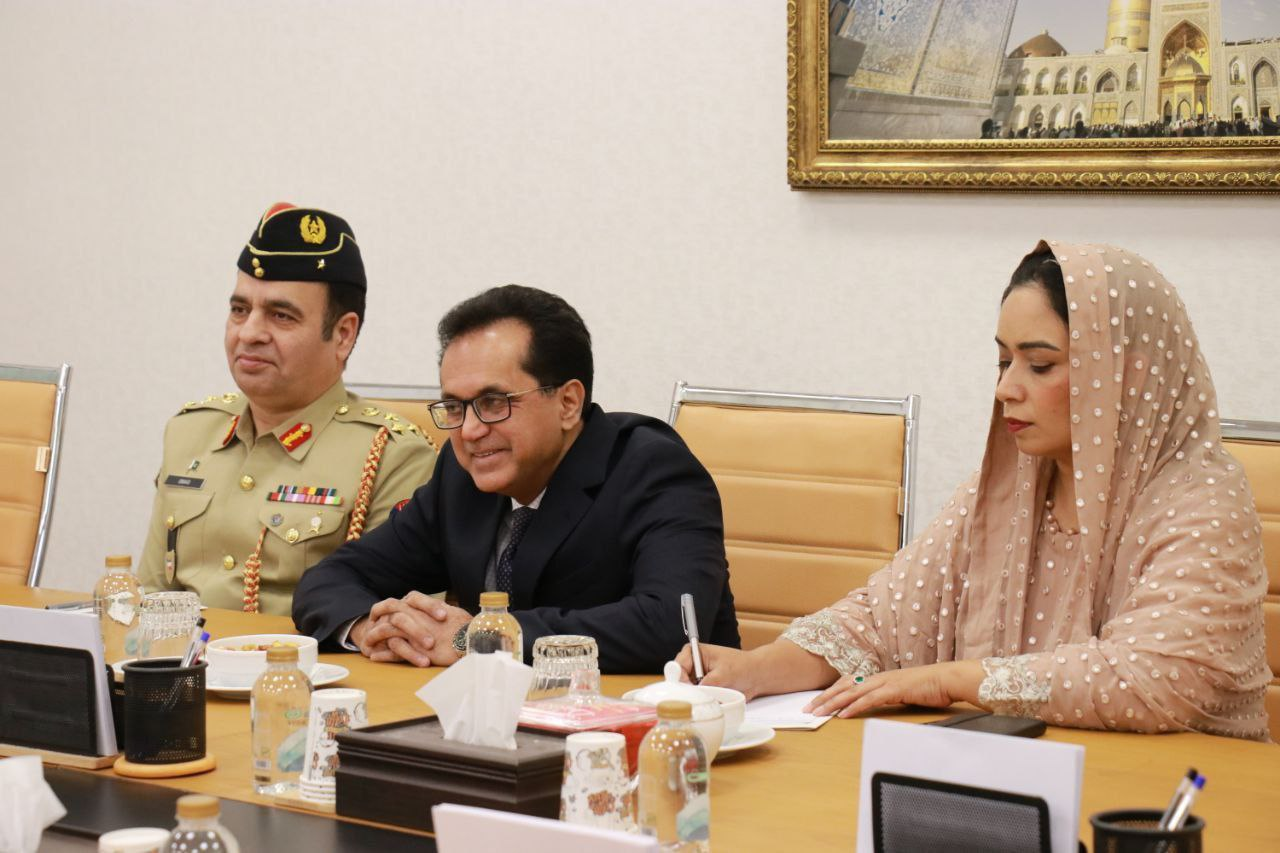 تاکید بر گسترش همکاریها در دیدار سفیر پاکستان با ظریف