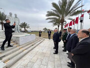 وزير الداخلية يؤدي تحية الاحترام أمام النصب التذكاري للشهيدين سليماني والمهندس