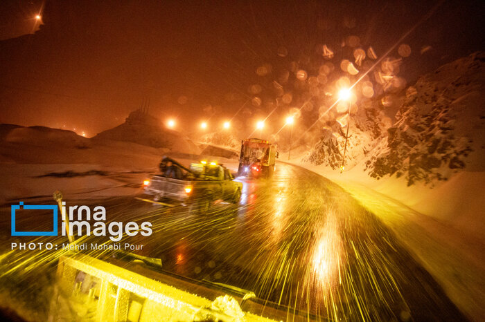 زمینگیر شدن مسافران در جاده چالوس صحت ندارد