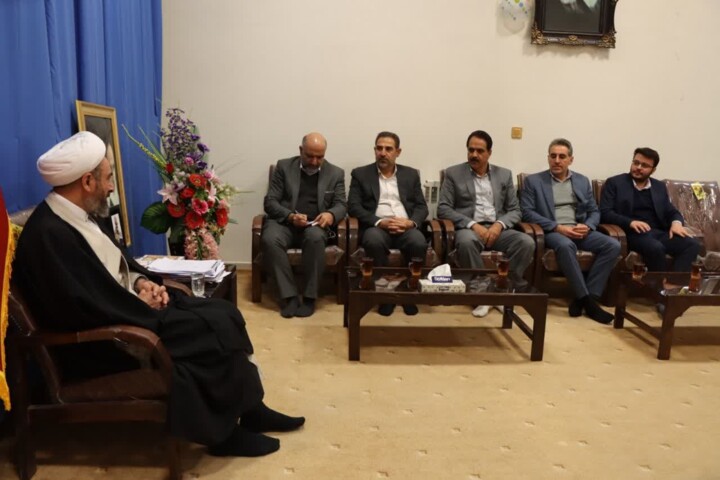 امام جمعه ایلام: مدیران در خدمات خود به مسائل فرهنگی توجه کنند