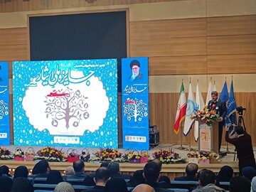 فرهنگ ایثارگری باید در عرصه‌های مختلف وجود داشته باشد