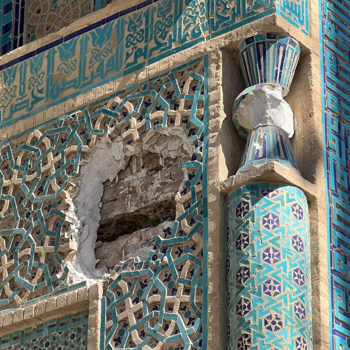 تخریب تزیینات سردر «خانقاه شیخ عبدالصمد» نطنز با هدف یافتن گنج