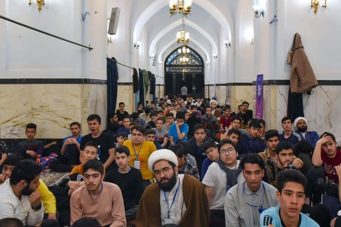 آیین اعتکاف نوجوانان دهه هشتادی در حرم امام‌رضا(ع) آغاز شد