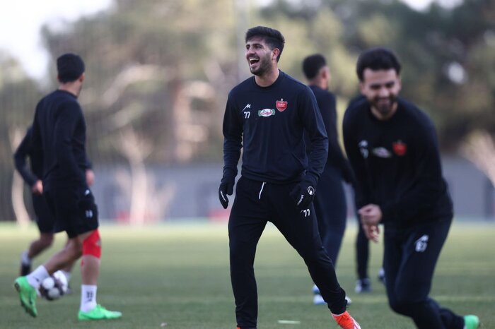 پرسپولیسی‌ها با خنده با استقبال دربی رفتند