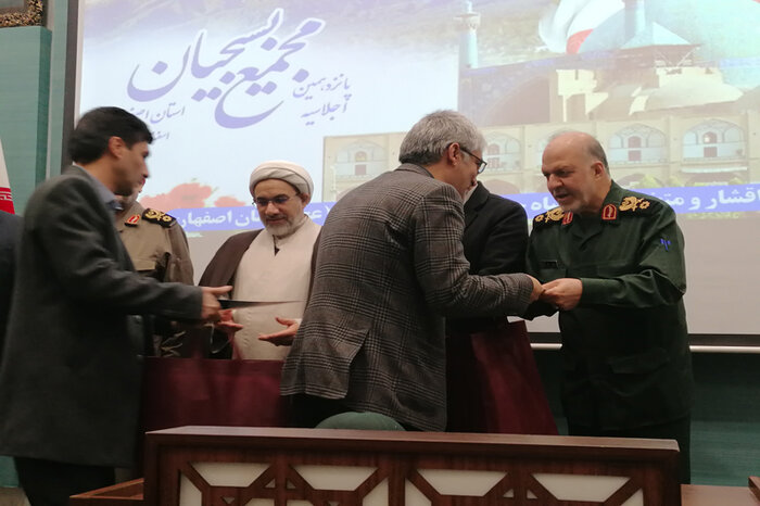 رییس بسیج مستضعفین: نگذاریم زایندهرود تمدنساز خشک بماند