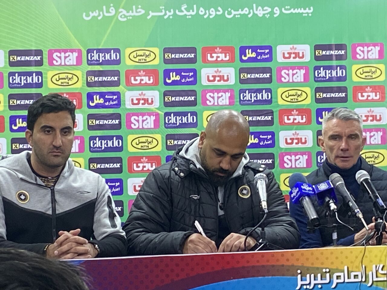 سرمربی سپاهان: خوشحال شدیم بازی را بدون گل خورده تمام کردیم سرمربی سپاهان: خوشحال شدیم بازی را بدون گل خورده تمام کردیم