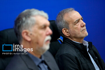President Pezeshkian visits IRNA
